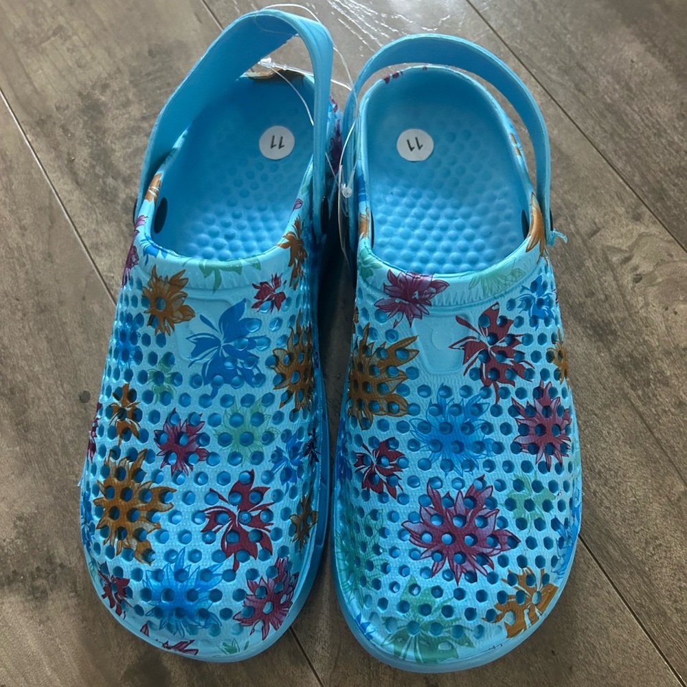 Sole selection size 11 crocs